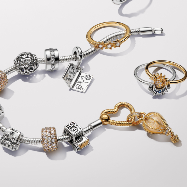 Wear and share summer memories with Pandora. icon