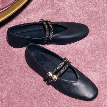Spring Sale: Take an extra 25% off all sale items at Steve Madden. icon